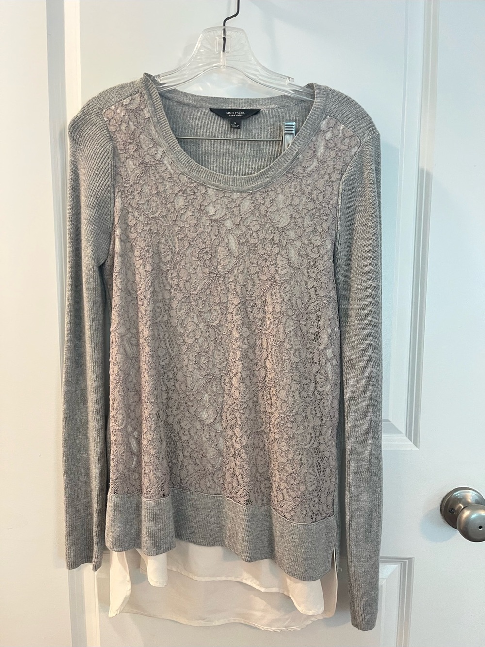 Simply Vera Vera Wang Gray Lace Front Sweater – Small